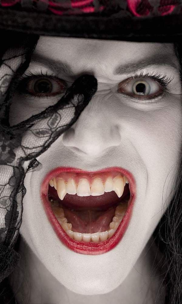 《吸血鬼》封面图片
