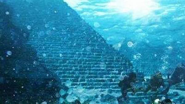 历史：海底金字塔