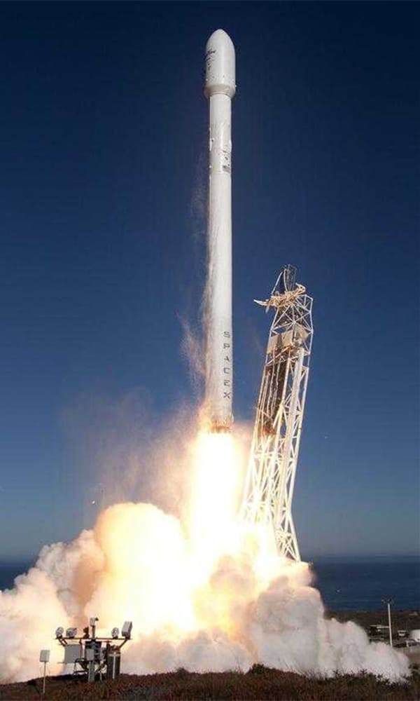 《SpaceX》封面图片