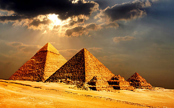 建筑：埃及金字塔