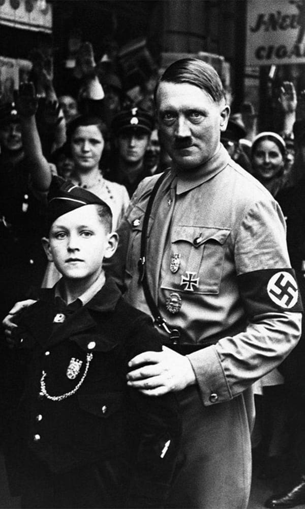 《纳粹》封面图片