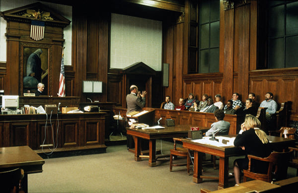 法律：陪审团