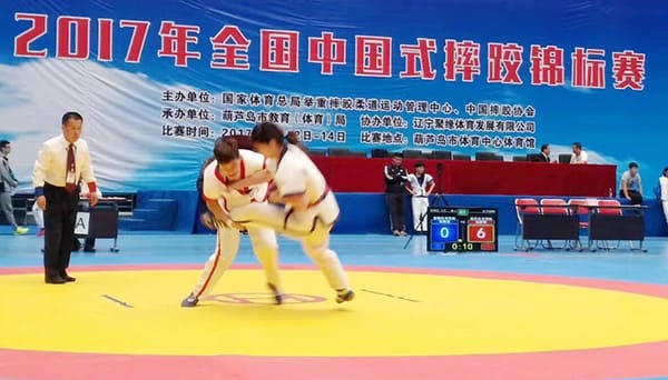 体育竞技：中国式摔跤