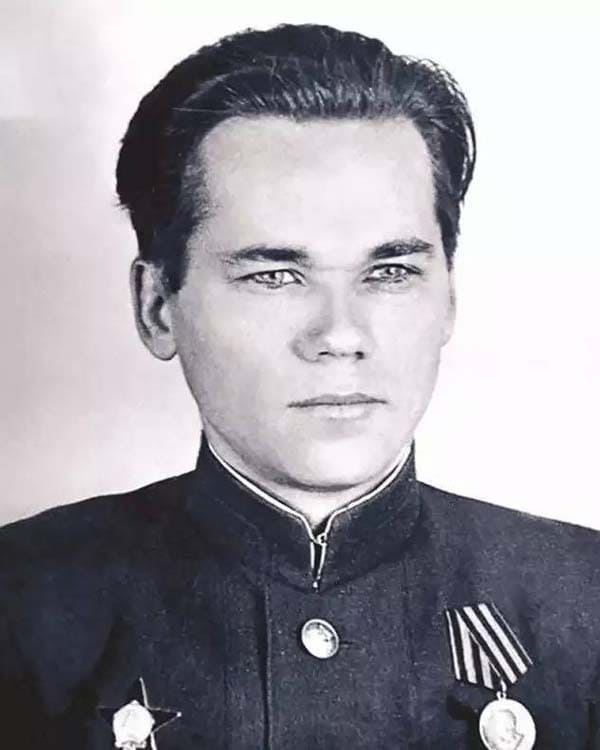 卡拉什尼科夫1942图片