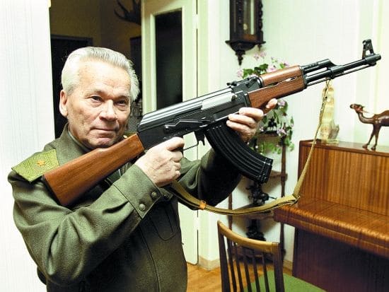 武器军事：卡拉什尼科夫