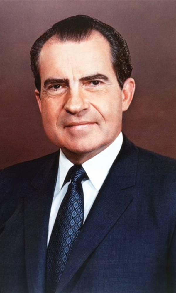 《尼克松》封面图片