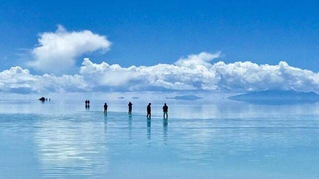 《“天空之境”：乌尤尼盐沼》封面图片