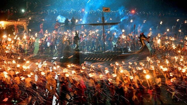 《每年1月的最后一个星期二，是苏格兰的圣火节》封面图片